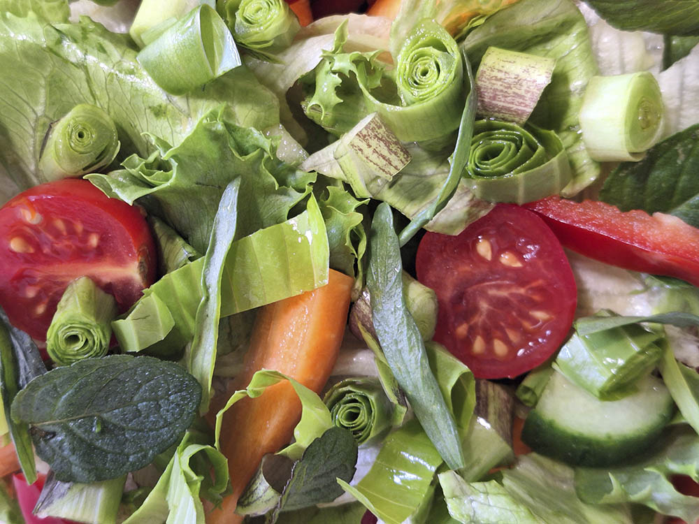 Blandet salat med hosta